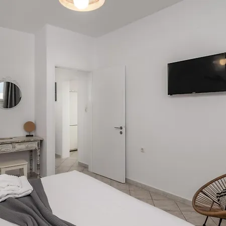 Clara Terra * Mytakas